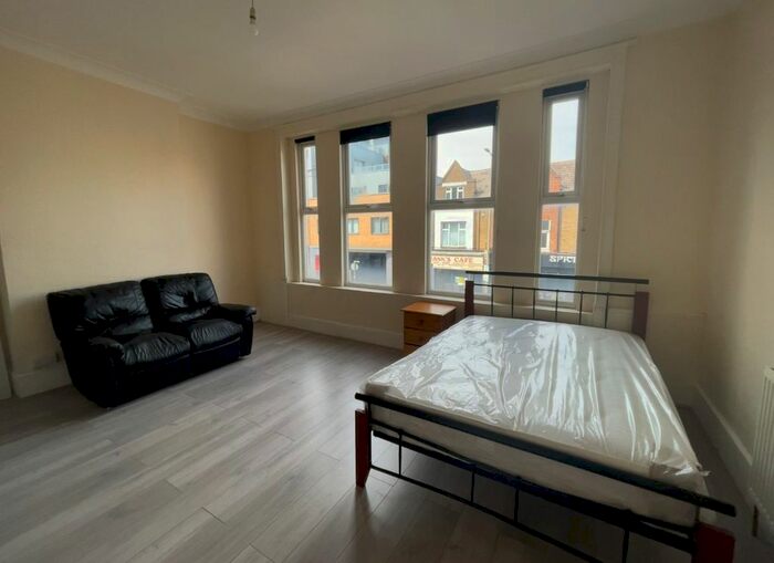 1 Bedroom Studio To Rent In Friern Barnet Road, London, N11