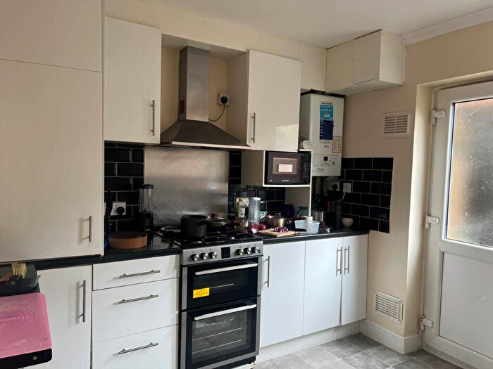 2 Bedroom Apartment For Sale In Sturgeons Way, Hitchin, SG4