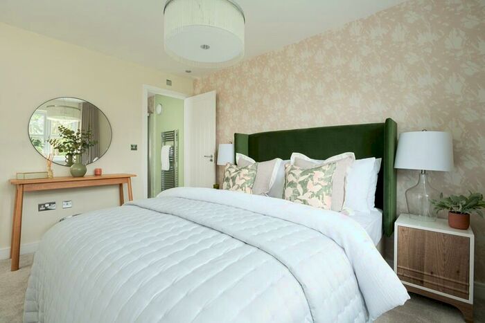 4 Bedroom Semi Detached House For Sale In Clipstone Park, Leighton Buzzard, LU7