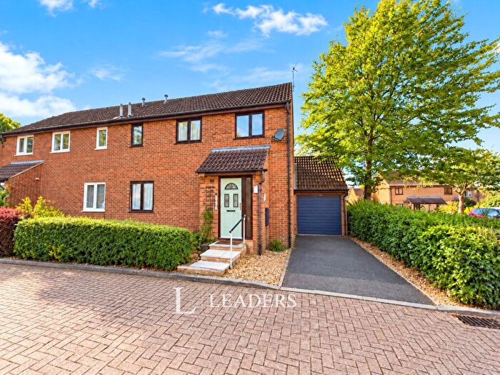3 Bedroom Semi-Detached House For Sale In Milecastle, Bancroft, Milton Keynes, MK13