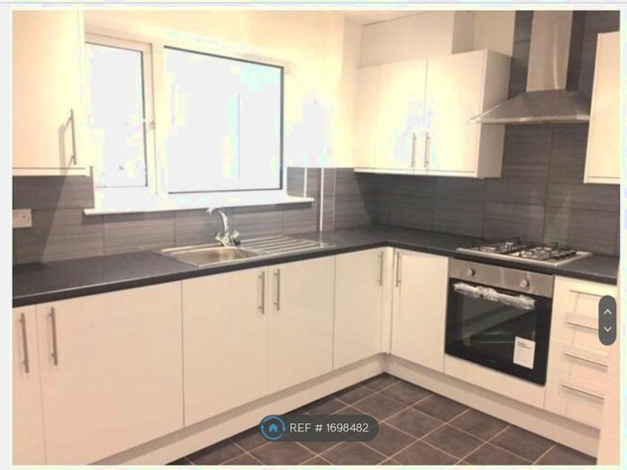 2 Bedroom Terraced House To Rent In Manford Way, Essex, IG7