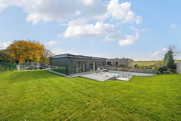 5 Bedroom Detached House To Rent In Fairydell Close, Kings Langley, WD4
