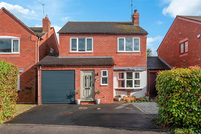 4 Bedroom Detached House For Sale In Hopkins Way, Wellesbourne, CV35