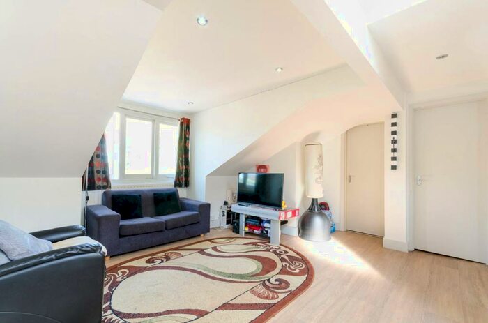 2 Bedroom Flat To Rent In Fassett Road, Kingston, Kingston Upon Thames, KT1