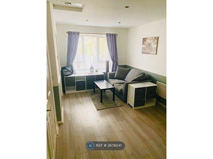 Studio To Rent In Wooburn Close, Uxbridge, UB8