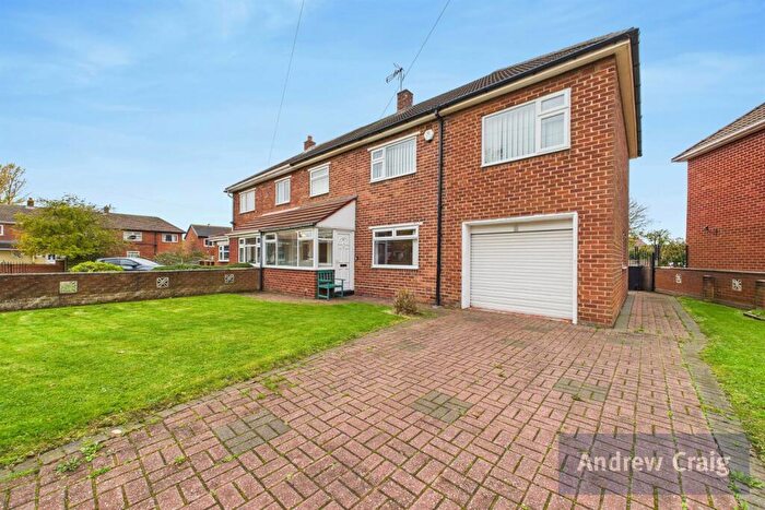 4 Bedroom Semi Detached House For Sale In Lindisfarne Road, Hebburn, NE31