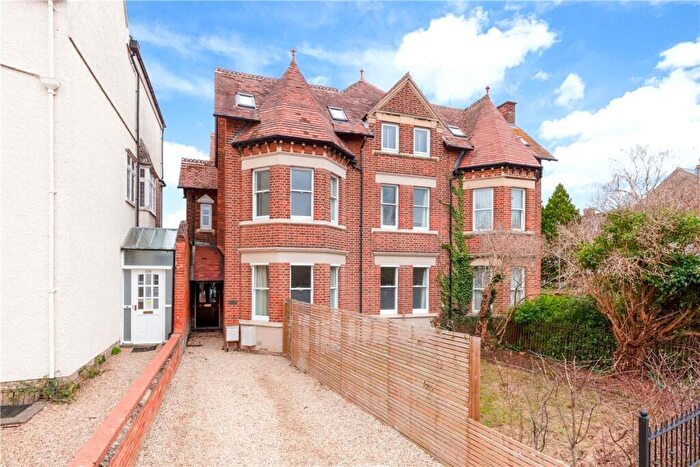 2 Bedroom Apartment For Sale In Woodstock Road, Oxford, Oxfordshire, OX2