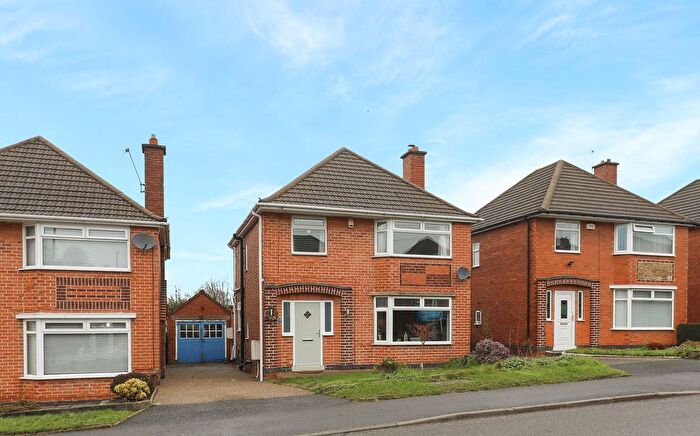 3 Bedroom Detached House For Sale In Moorland View Road, Chesterfield, S40