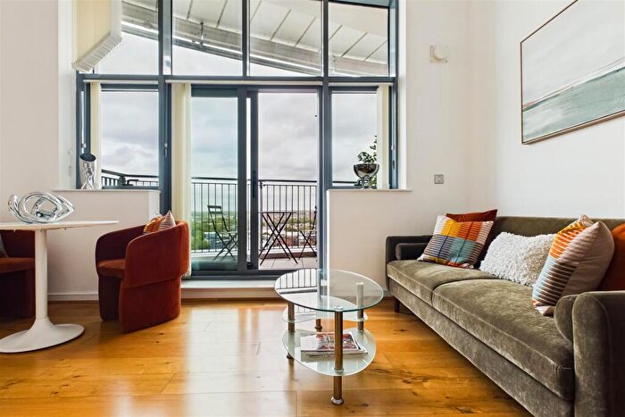 2 Bedroom Flat For Sale In Broad Weir, City Centre, BS1