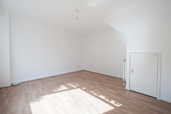 1 Bedroom Semi-Detached House To Rent In Peachcroft, Abingdon, OX14