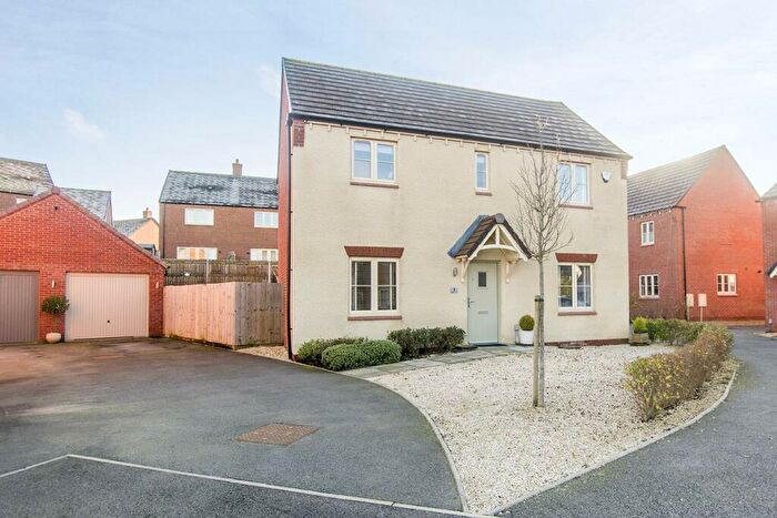 3 Bedroom Detached House For Sale In Dale Close, Lutterworth, LE17