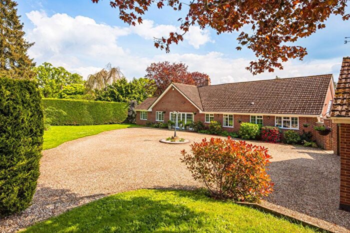 5 Bedroom Detached House For Sale In Carbinswood Lane, Bucklebury Common, RG7