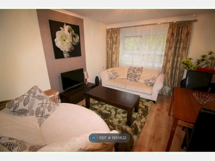 2 Bedroom Flat To Rent In Rannoch Close, Leicester, LE4