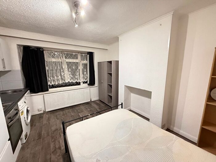 1 Bedroom Flat To Rent In Rothesay Avenue, Greenford, UB6