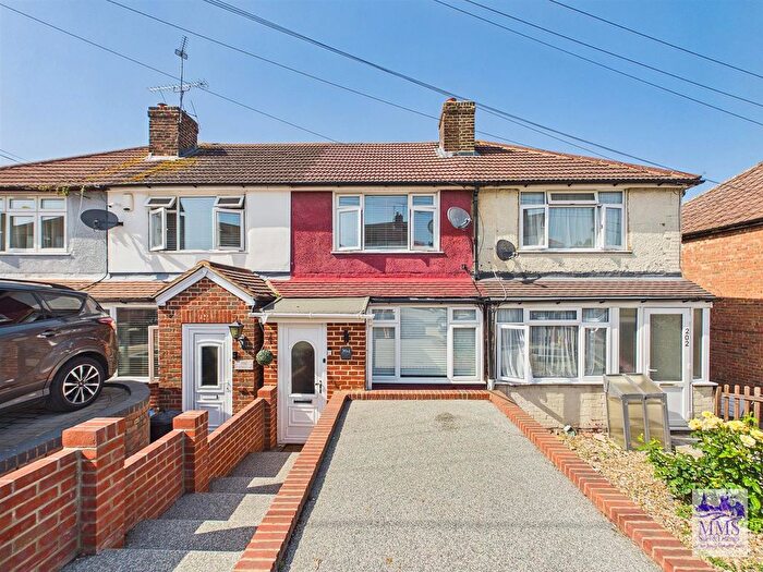 2 Bedroom Terraced House For Sale In Hawthorn Road, Strood, ME2