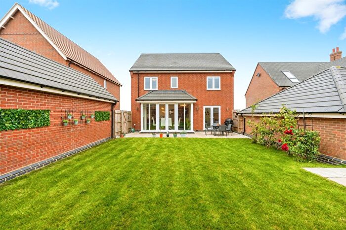 4 Bedroom Detached House For Sale In Crick Close, Hanslope, Milton Keynes, MK19