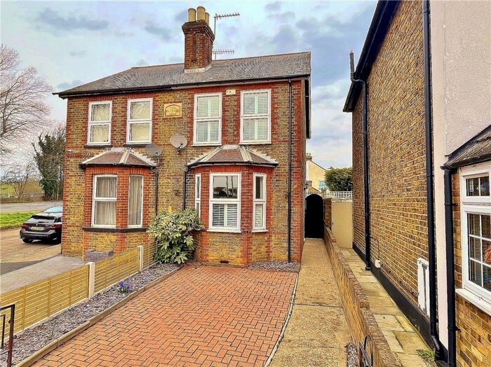 3 Bedroom Semi-Detached House To Rent In Farnell Road, Staines, Middlesex, TW18