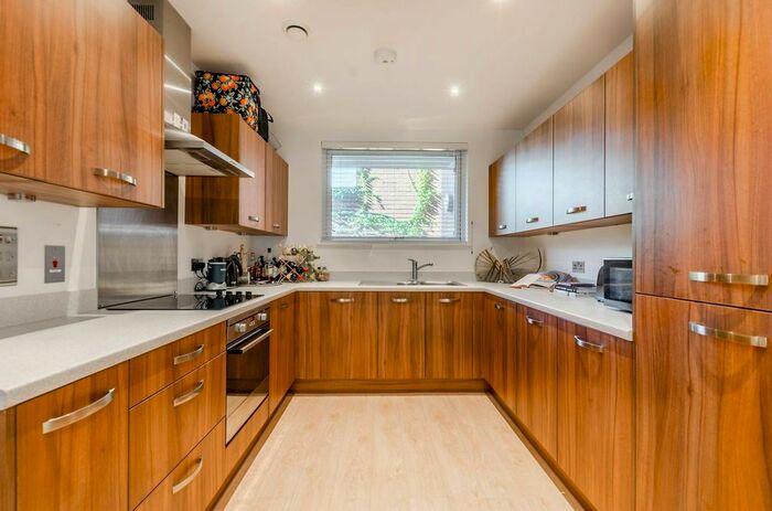 1 Bedroom Flat To Rent In Edmund Street, Camberwell, London, SE5