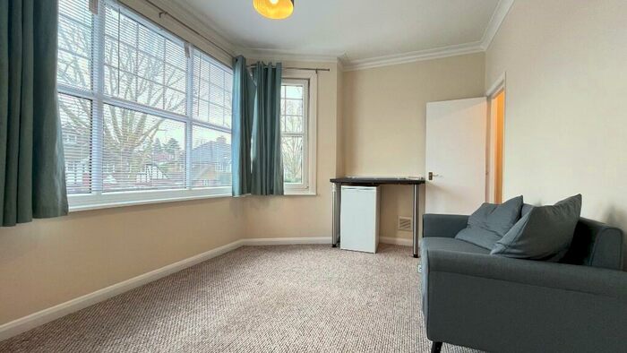 1 Bedroom Apartment To Rent In Camborne Road, Sutton, Surrey, SM2
