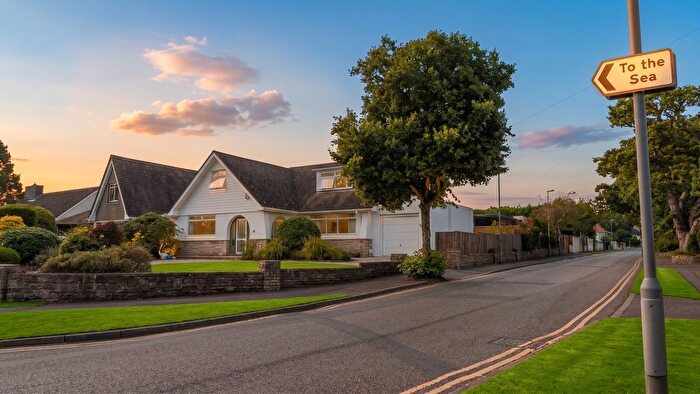 4 Bedroom Chalet For Sale In Montagu Road, Highcliffe, Christchurch, BH23