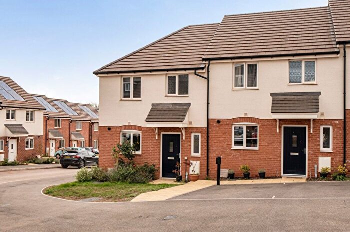 3 Bedroom End Terrace House For Sale In Castle Park Way, Exeter, EX2