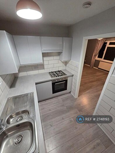 2 Bedroom Flat To Rent In Park View Court, Maidstone, ME15