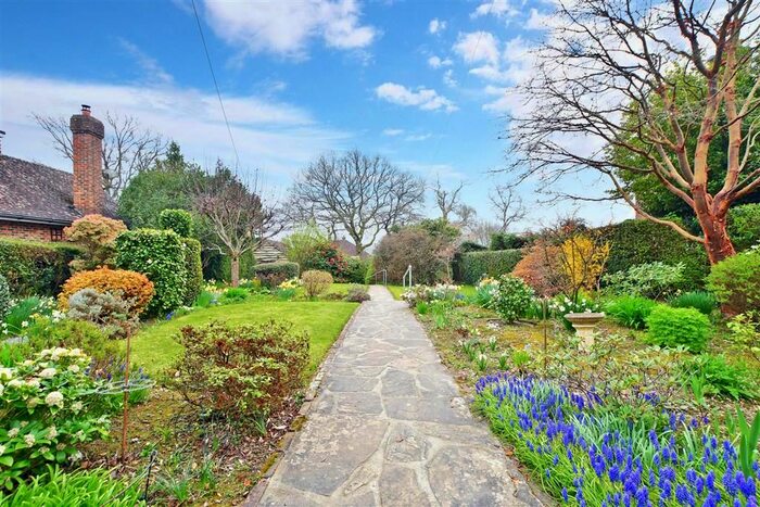 3 Bedroom Detached House For Sale In Limes Lane, Buxted, Uckfield, East Sussex, TN22