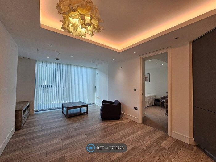 2 Bedroom Flat To Rent In Carrara Tower, London, EC1V