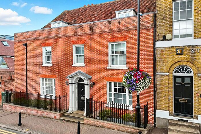 3 Bedroom Semi-Detached House For Sale In High Street, Billericay, CM12