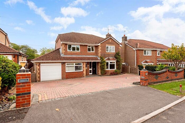 5 Bedroom Detached House For Sale In Bentley Close, Horndean, PO8