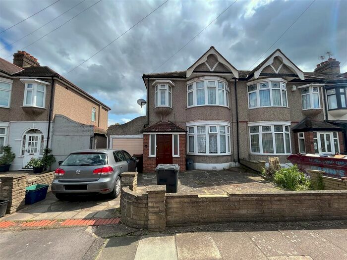 4 Bedroom End Of Terrace House To Rent In Ashburton Avenue, Ilford, IG3