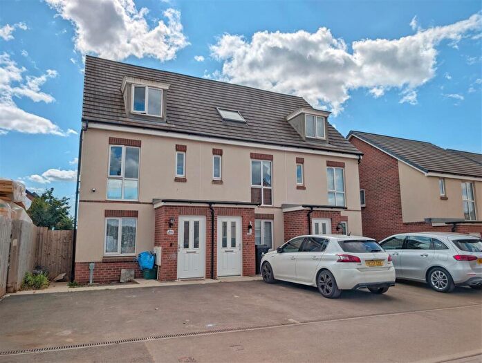3 Bedroom Semi Detached House For Sale In Kingfisher Drive, Lydney, GL15