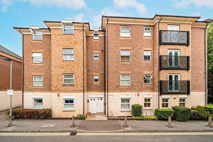 2 Bedroom Flat For Sale In Coppetts Road, London, N10