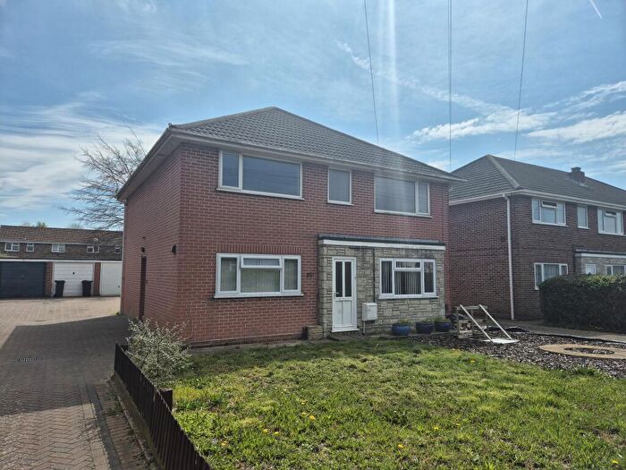 2 Bedroom Flat To Rent In Broadway Lane, Bournemouth, BH8