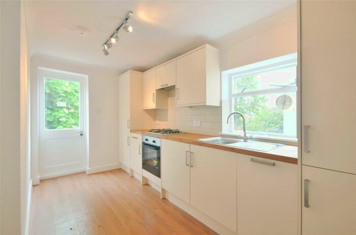 3 Bedroom Flat To Rent In Dunlace Road, Hackney, E5