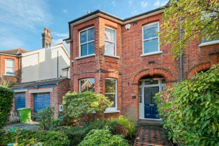 6 Bedroom House To Rent In Hawes Road, Bromley, BR1