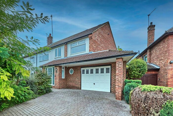 4 Bedroom Detached House To Rent In Tudor Road, Wheathampstead, Herts, AL4