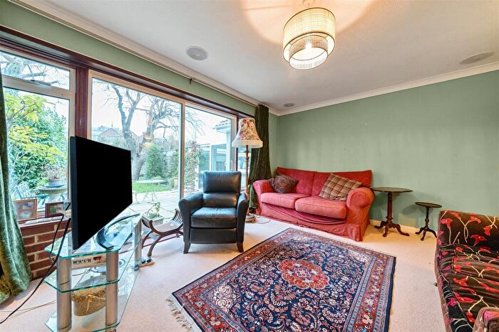 2 Bedroom Semi-Detached Bungalow For Sale In Fitzalan Road, Arundel, BN18