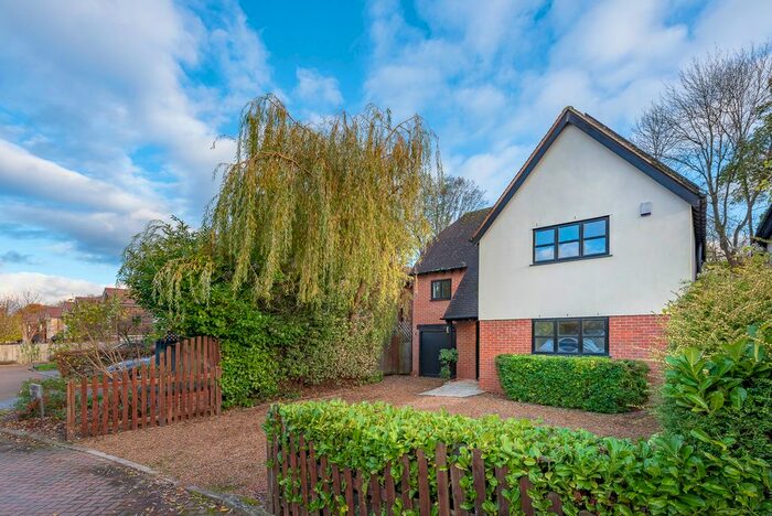 4 Bedroom Detached House To Rent In Milestone Drive, Purley, CR8