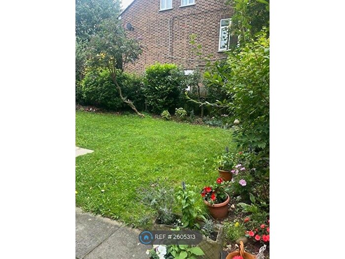 3 Bedroom Flat To Rent In Chester Court, London, NW6