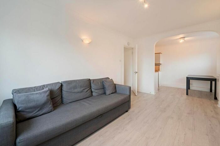 2 Bedroom Flat To Rent In Worcester Road, Sutton, SM2