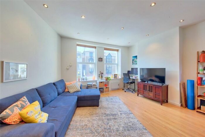 1 Bedroom Flat To Rent In Mitcham Road, London, SW17