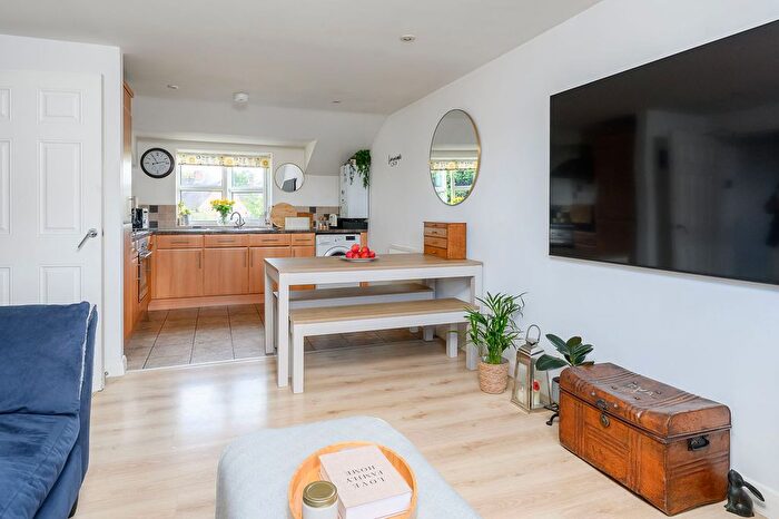 2 Bedroom Flat For Sale In Hebdon Court, York, YO26