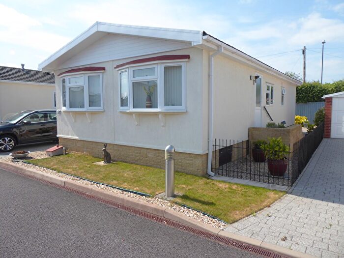 2 Bedroom Mobile/park Home For Sale In Orchard Park, Tewkesbury Road, Twigworth, Gloucester, GL2