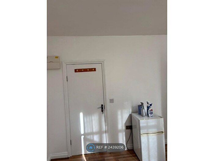 Studio To Rent In East Ham, London, E6