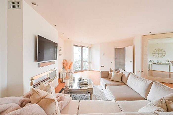 2 Bedroom Flat For Sale In Wick Lane, Bow, London, E3