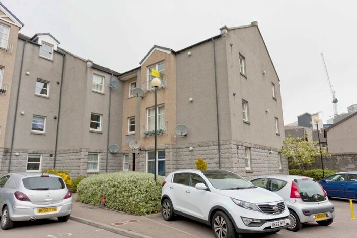 2 Bedroom Flat To Rent In Willowgate Close, City Centre, Aberdeen, AB11