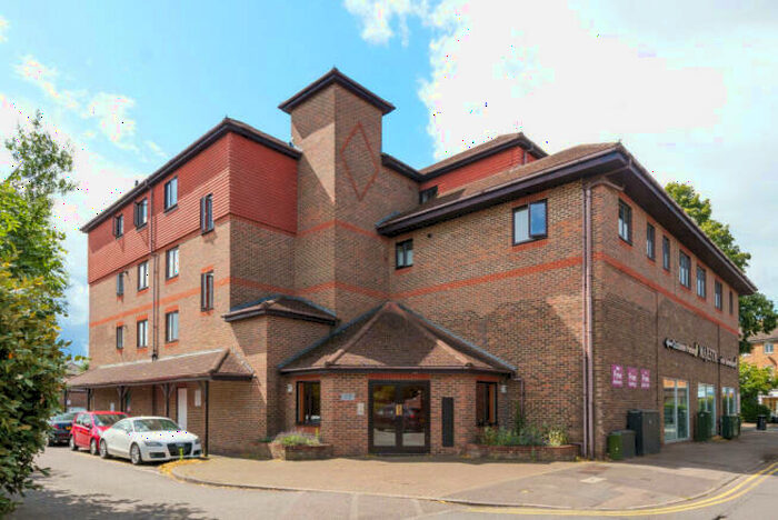 3 Bedroom Apartment To Rent In Freelands Road, Cobham, Surrey, KT11