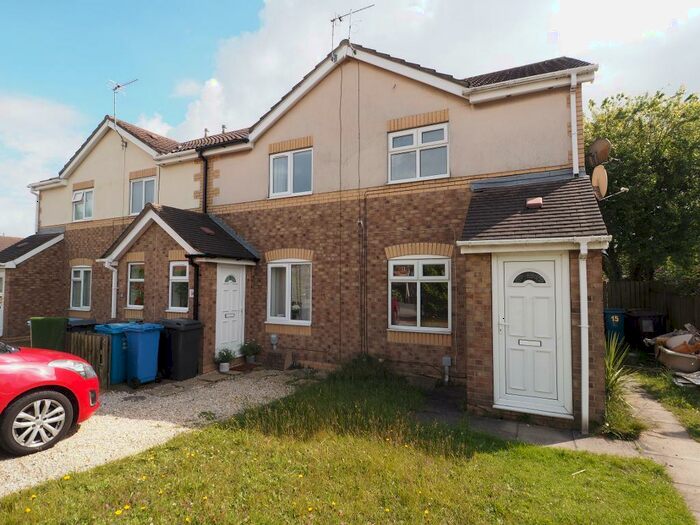 2 Bedroom Semi-Detached House To Rent In St Abbs Close, Hull, HU9