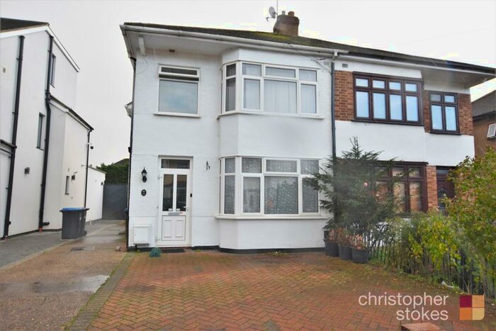 3 Bedroom Semi-Detached House To Rent In Colvin Gardens, Waltham Cross, EN8